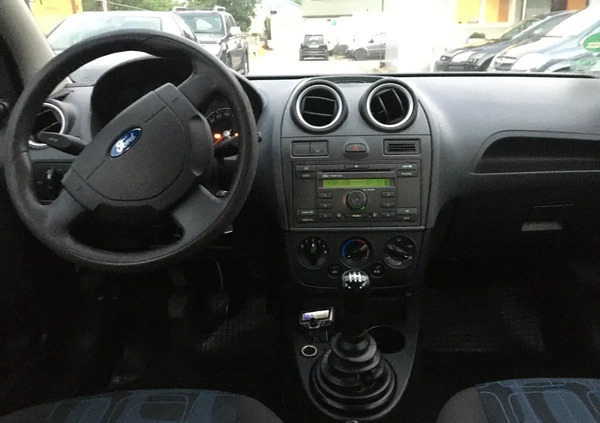 Ford Fiesta cena 9900 przebieg: 206950, rok produkcji 2007 z Włoszczowa małe 301